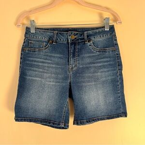 d. jeans Women's Faded Blue Denim Shorts